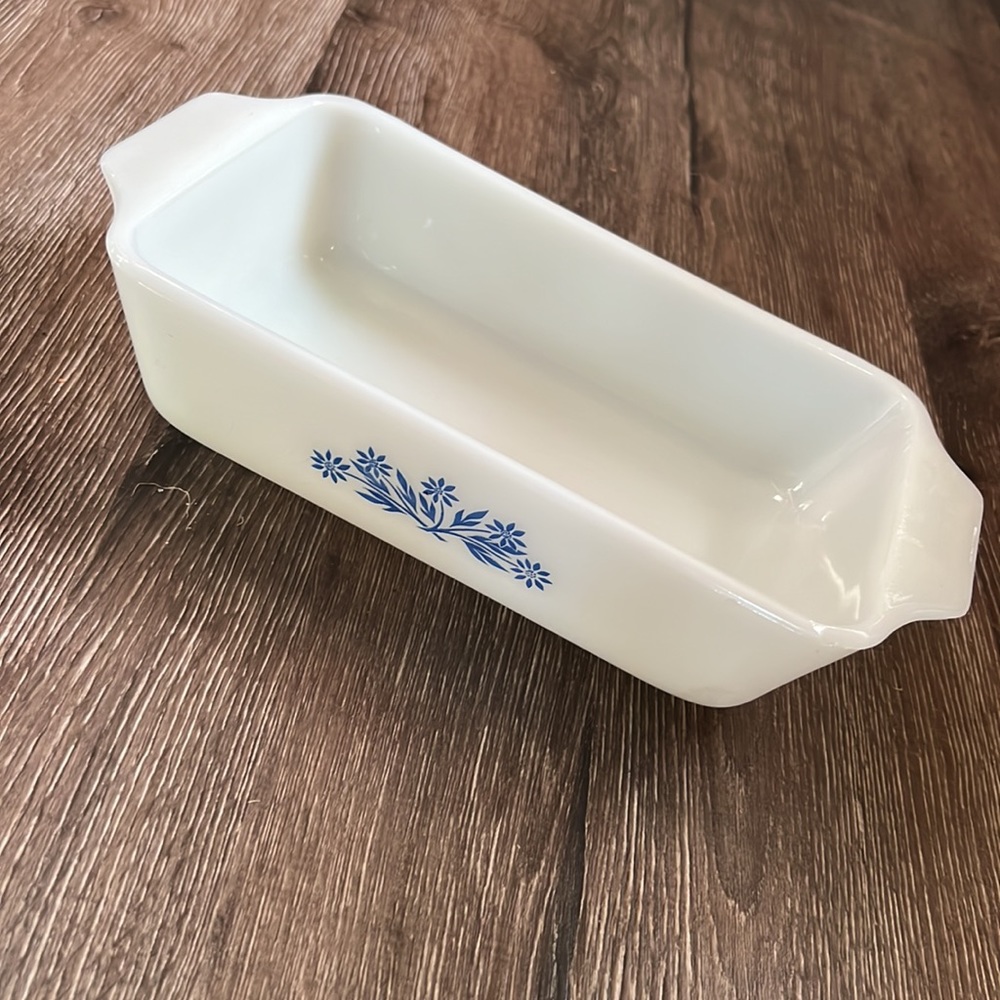 vintage Fire King Anchor Hocking blue corn flower milk glass casserole dish
